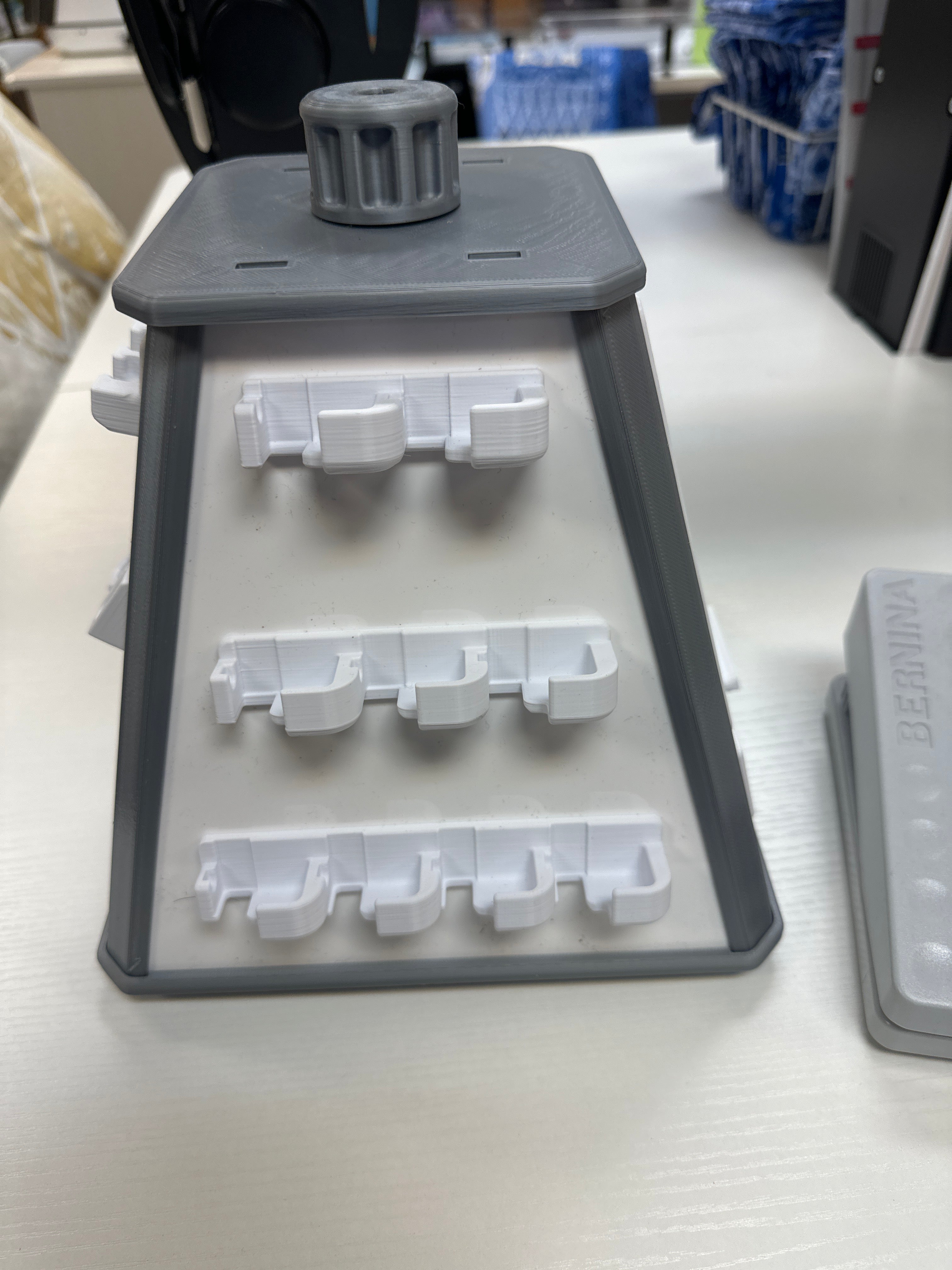 Large accessory spinner in grey OS – Bernina Jeff