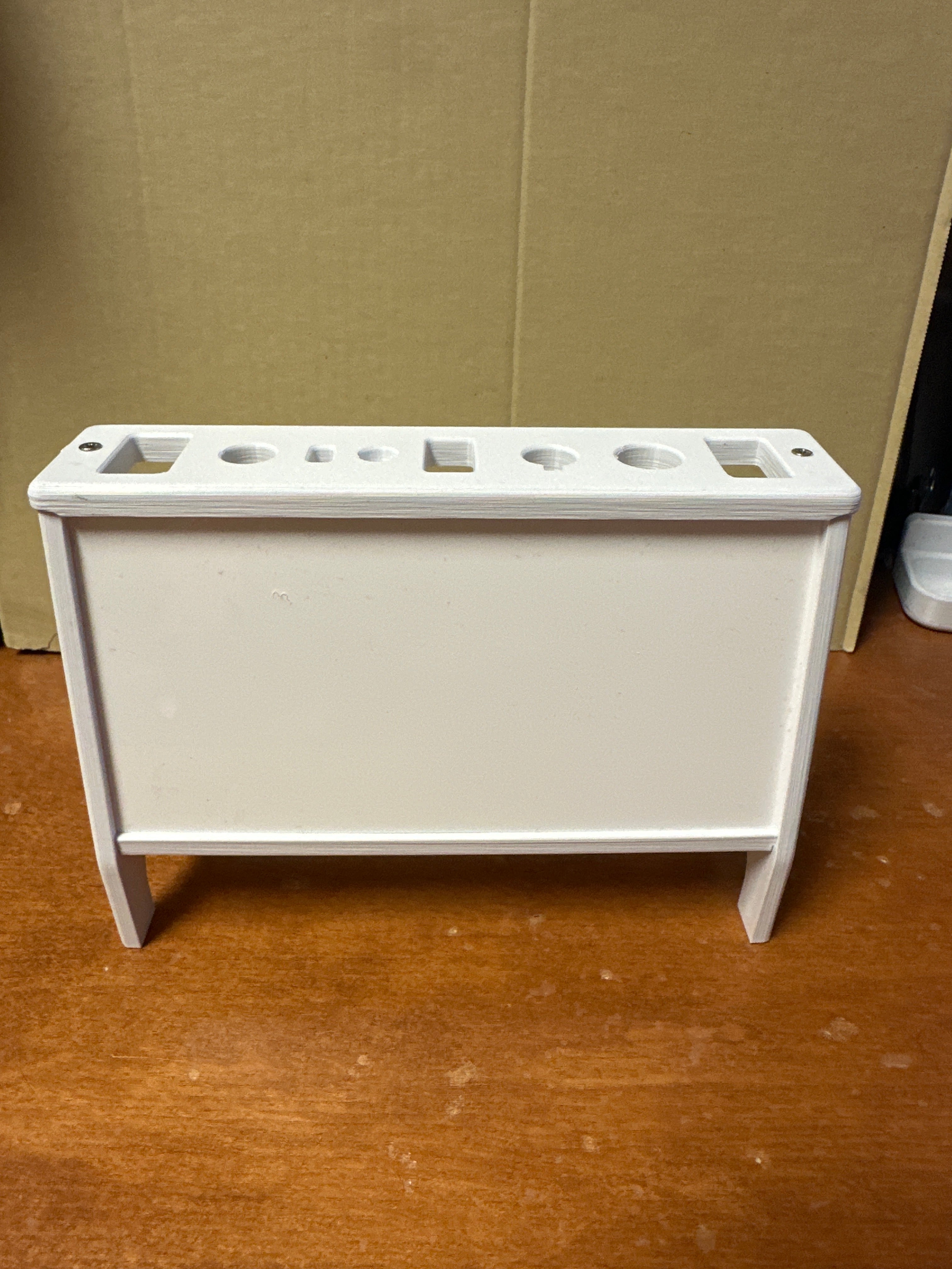 Project Mini Rack Jeff Accessory rack with side for stick on holders B17 – Bernina Jeff