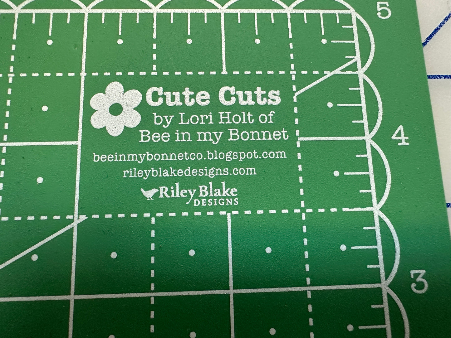 Cutting mat Cute Cuts 6” by 9”