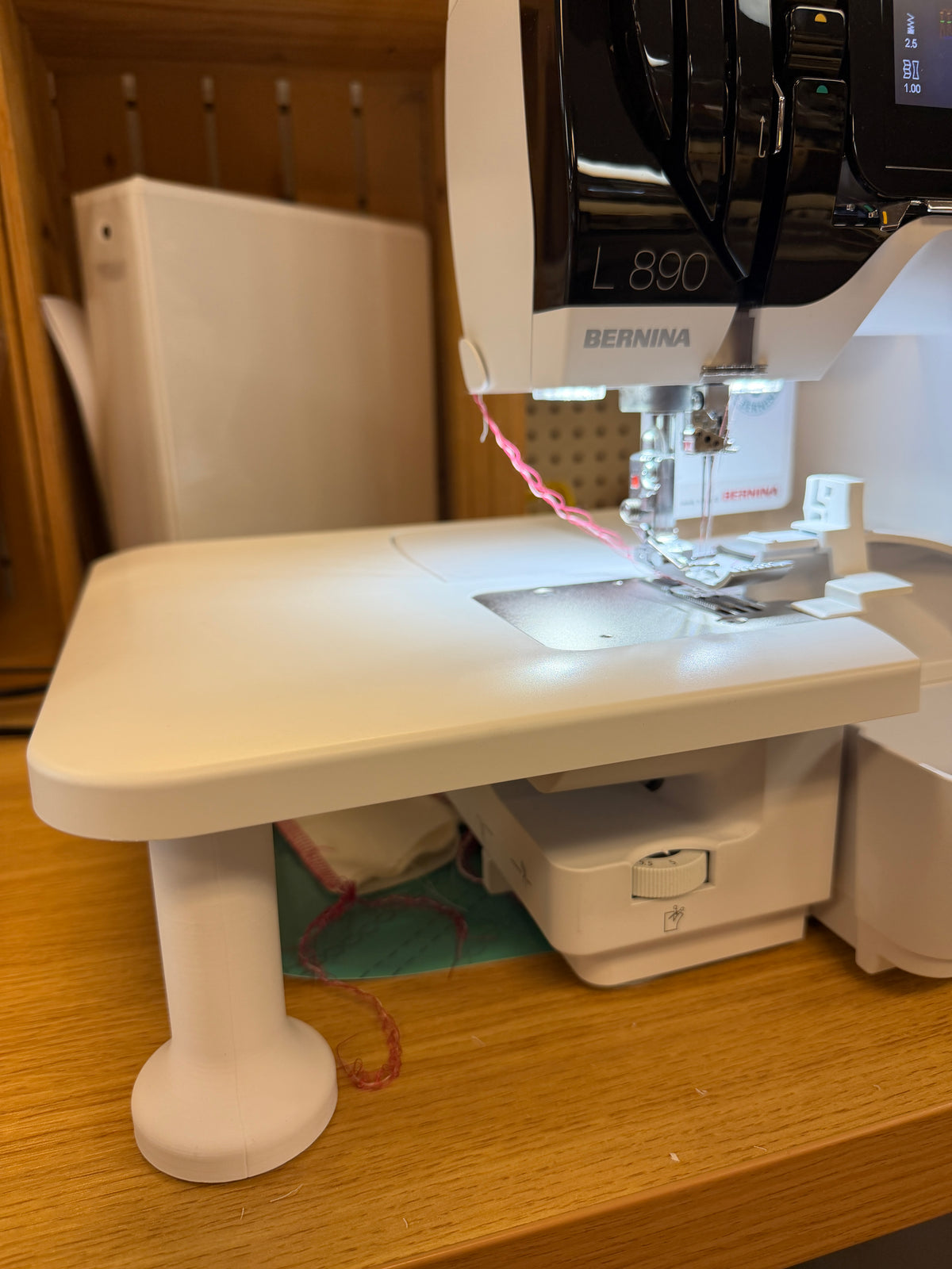 L890 tray leg fits other L series trays