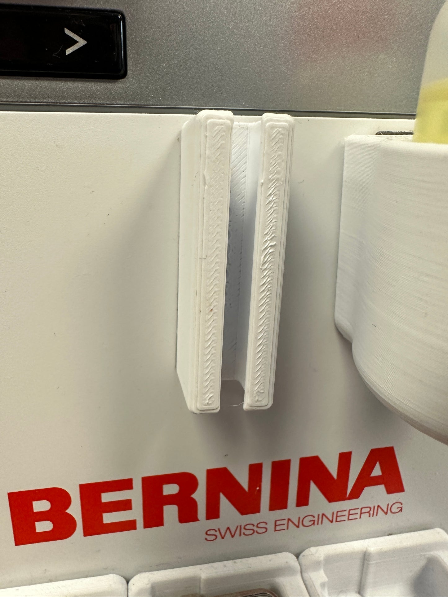 .Bernina Perfect Tweezers holder stick-on