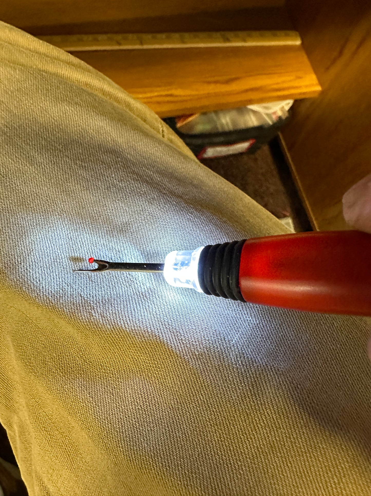 Lighted seam ripper