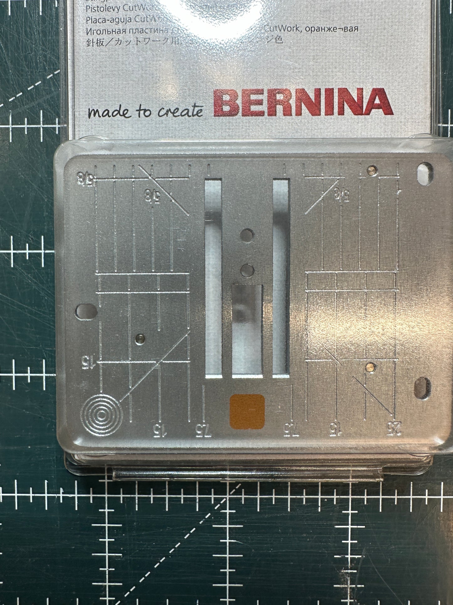 Straight stitch plate Bernina fits 5.5mm machines 720 735 475 435 535